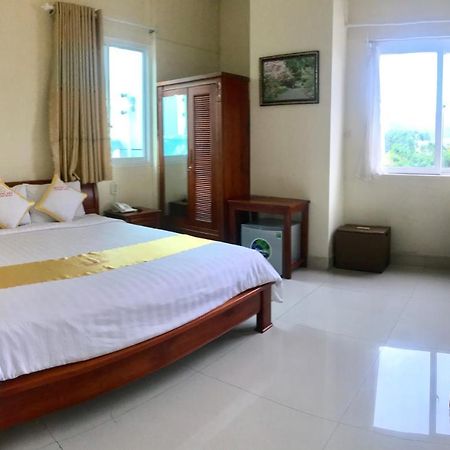 Hoang Yen Canary Hotel Куинён Экстерьер фото