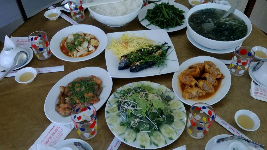 Hoang Yen Canary Hotel Куинён Экстерьер фото