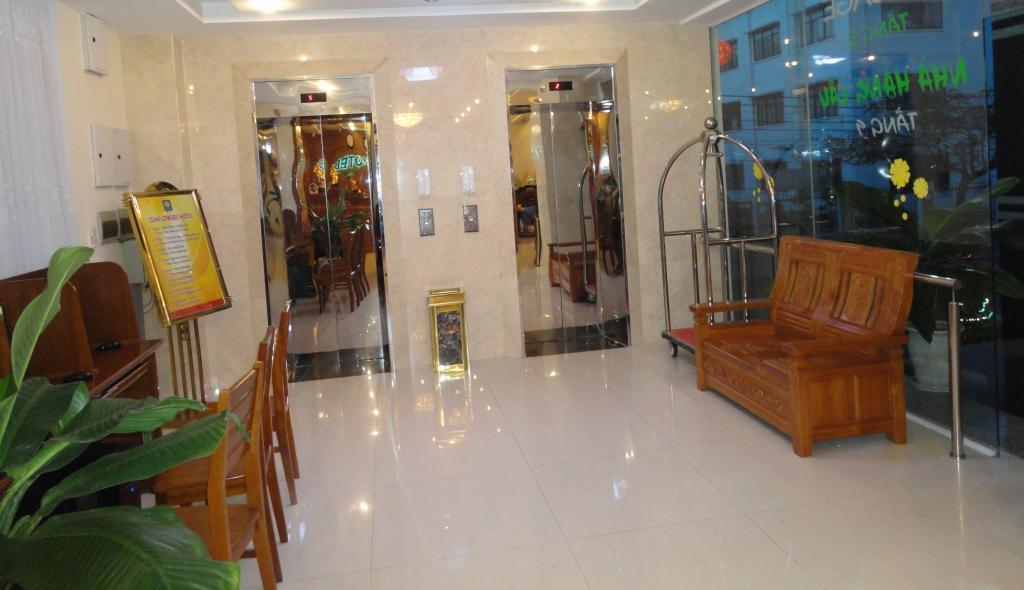 Hoang Yen Canary Hotel Куинён Экстерьер фото