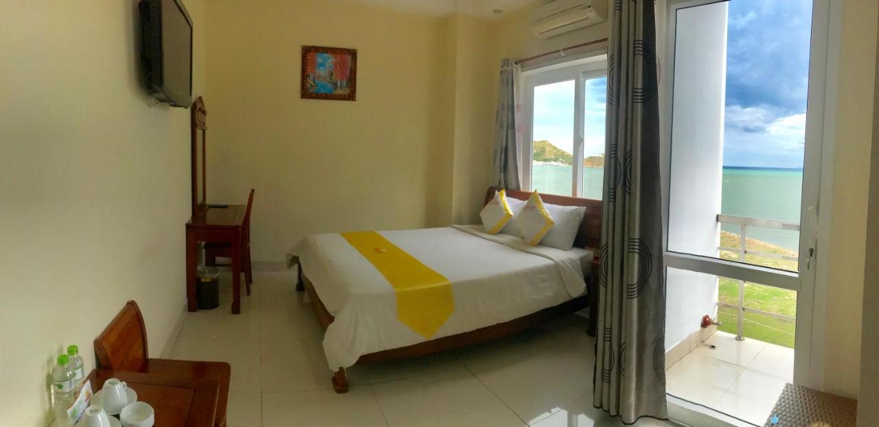 Hoang Yen Canary Hotel Куинён Экстерьер фото